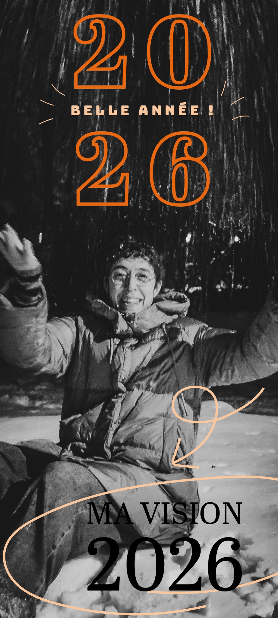 Sylbohec, artiste photographe, bras ouverts sous un arbre pour ses vœux 2026